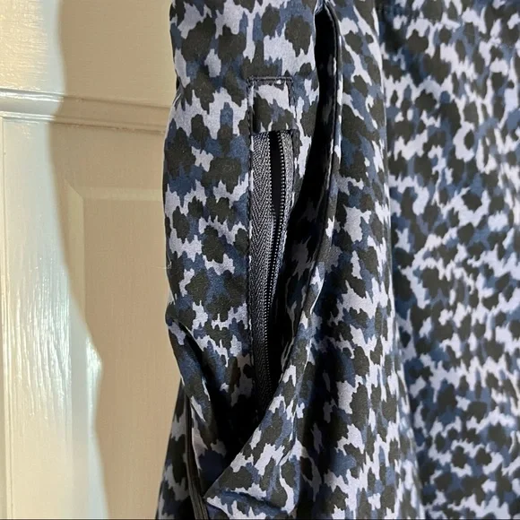 Athleta | Brooklyn Printed Short - EUC - Picture 8 of 12